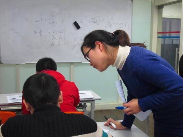初学学生，一对一补课，有何利弊，学校老师